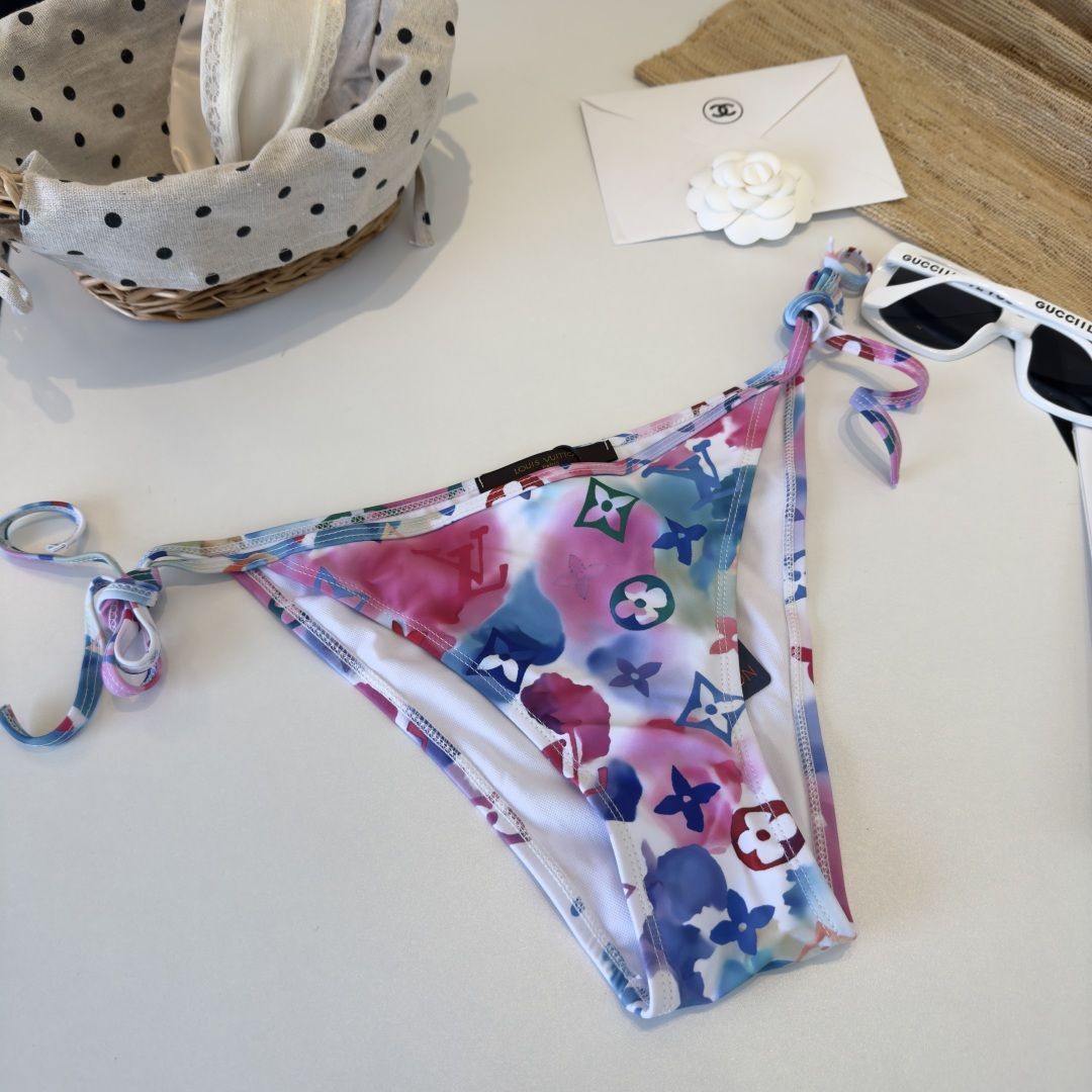 。LV路易威登比基尼👙❤️😍🥰适合多种场景的游泳衣🏊‍♀️海边 游泳池 温泉 水上乐园 漂流都可以😌内搭