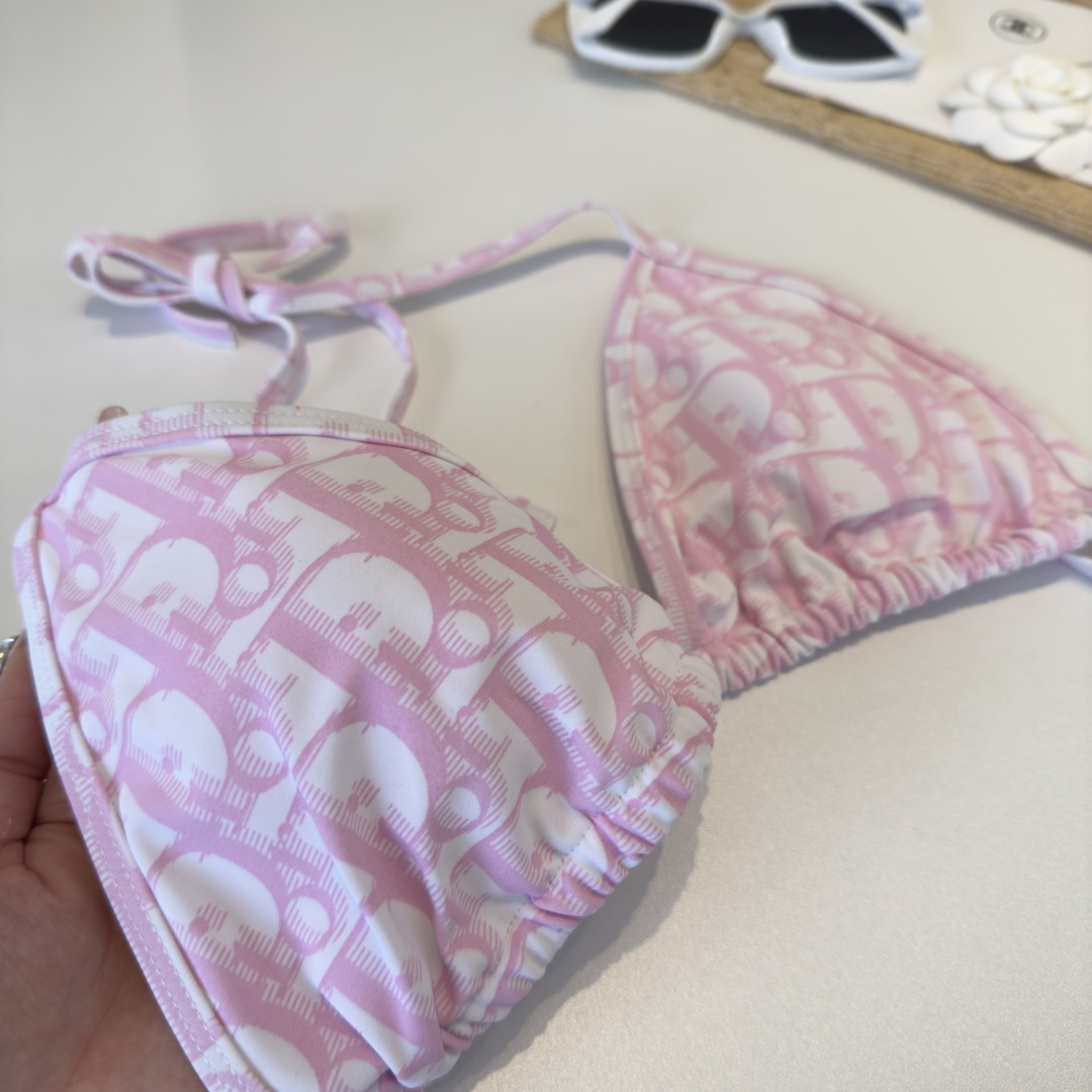 。Dior迪奥比基尼👙❤️😍🥰适合多种场景的游泳衣🏊‍♀️海边 游泳池 温泉 水上乐园 漂流都可以😌内搭