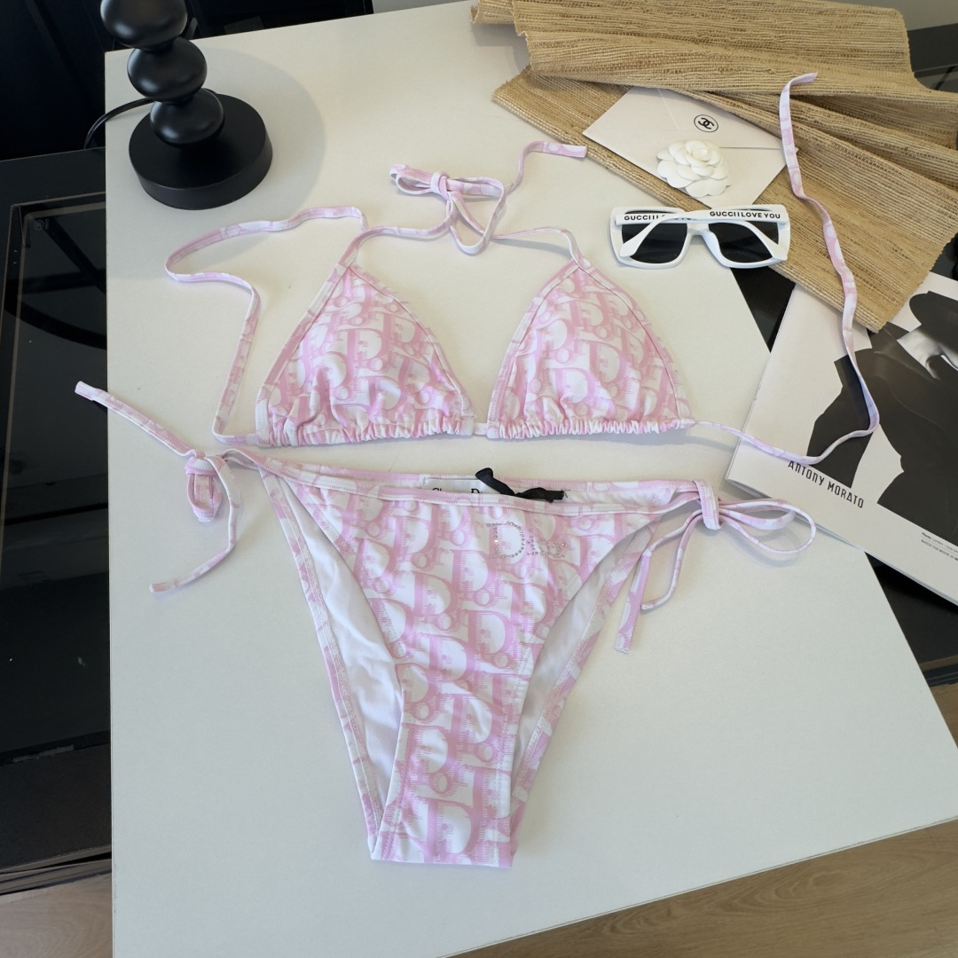 。Dior迪奥比基尼👙❤️😍🥰适合多种场景的游泳衣🏊‍♀️海边 游泳池 温泉 水上乐园 漂流都可以😌内搭