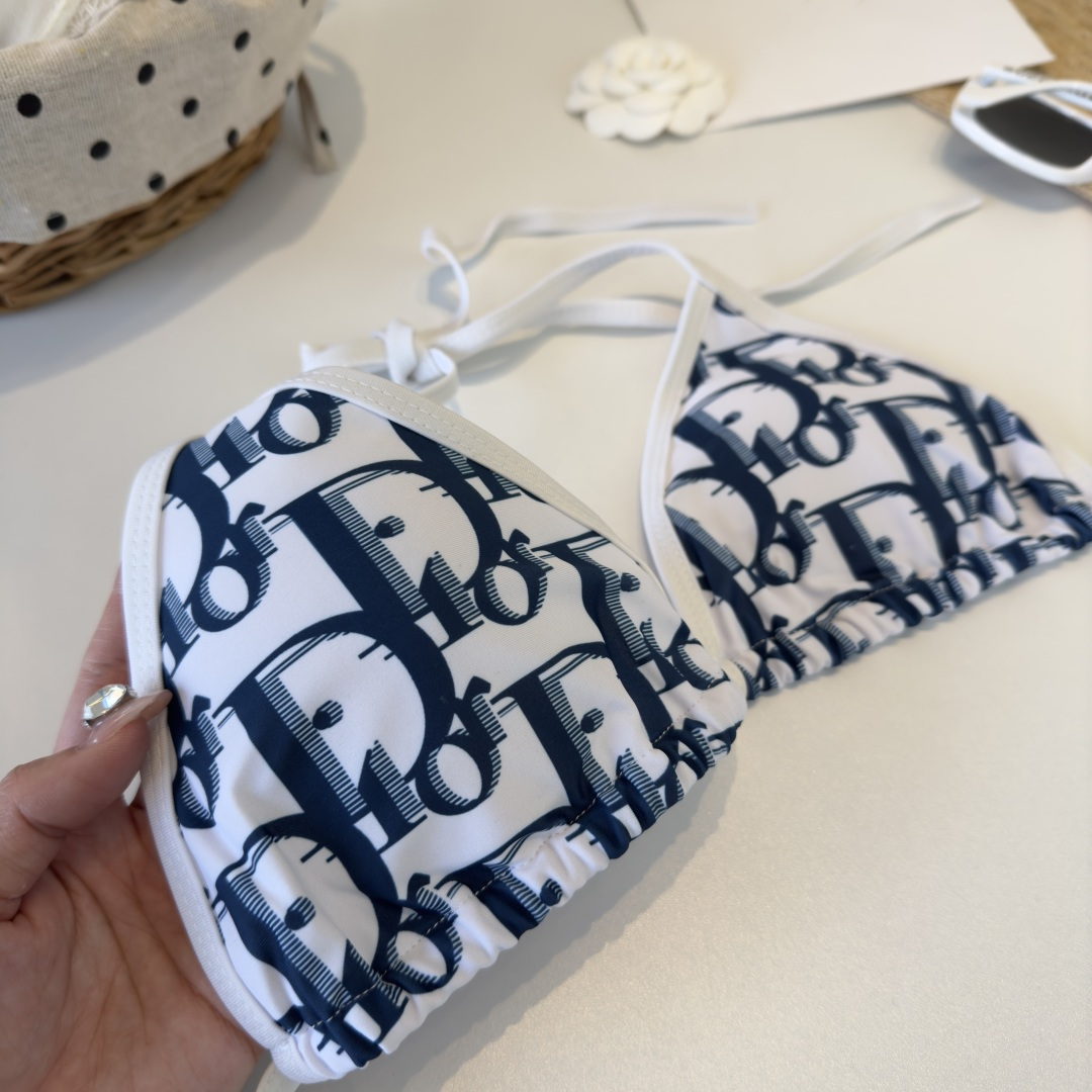 。Dior迪奥比基尼👙❤️😍🥰适合多种场景的游泳衣🏊‍♀️海边 游泳池 温泉 水上乐园 漂流都可以😌内搭