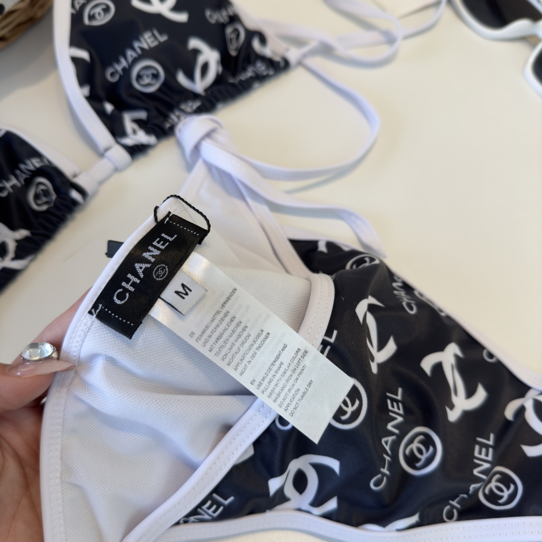 。Chanel香奈儿比基尼👙❤️😍🥰适合多种场景的游泳衣🏊‍♀️海边 游泳池 温泉 水上乐园 漂流都可以