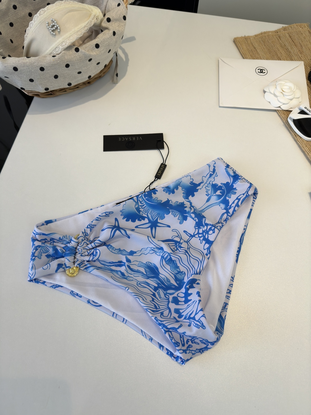 。范思哲比基尼👙❤️😍🥰适合多种场景的游泳衣🏊‍♀️海边 游泳池 温泉 水上乐园 漂流都可以😌内搭外穿也