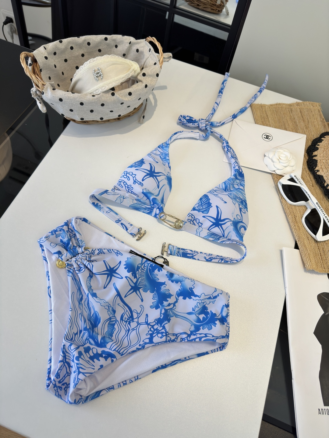 。范思哲比基尼👙❤️😍🥰适合多种场景的游泳衣🏊‍♀️海边 游泳池 温泉 水上乐园 漂流都可以😌内搭外穿也