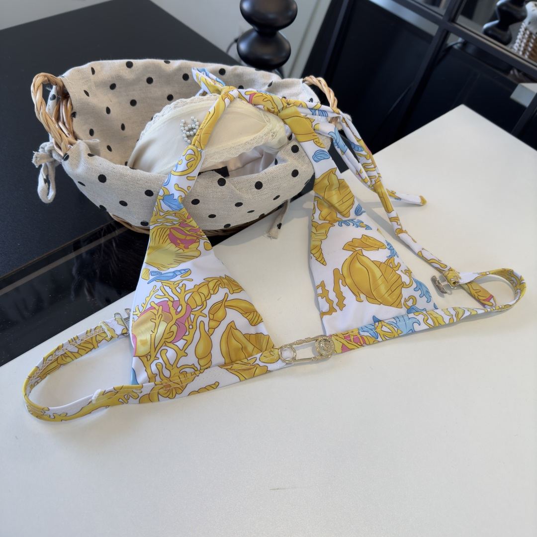 。范思哲比基尼👙❤️😍🥰适合多种场景的游泳衣🏊‍♀️海边 游泳池 温泉 水上乐园 漂流都可以😌内搭外穿也