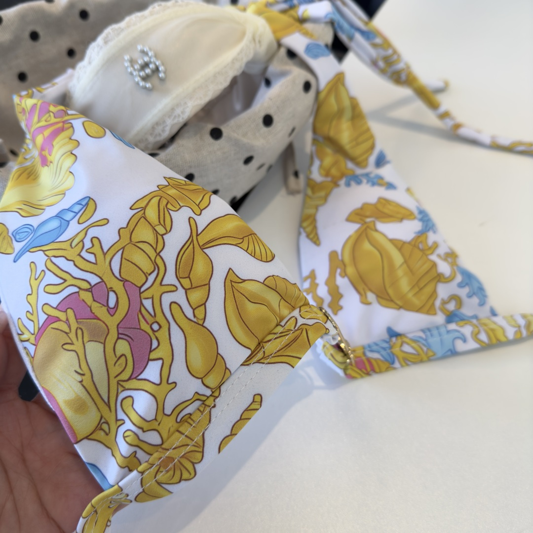 。范思哲比基尼👙❤️😍🥰适合多种场景的游泳衣🏊‍♀️海边 游泳池 温泉 水上乐园 漂流都可以😌内搭外穿也