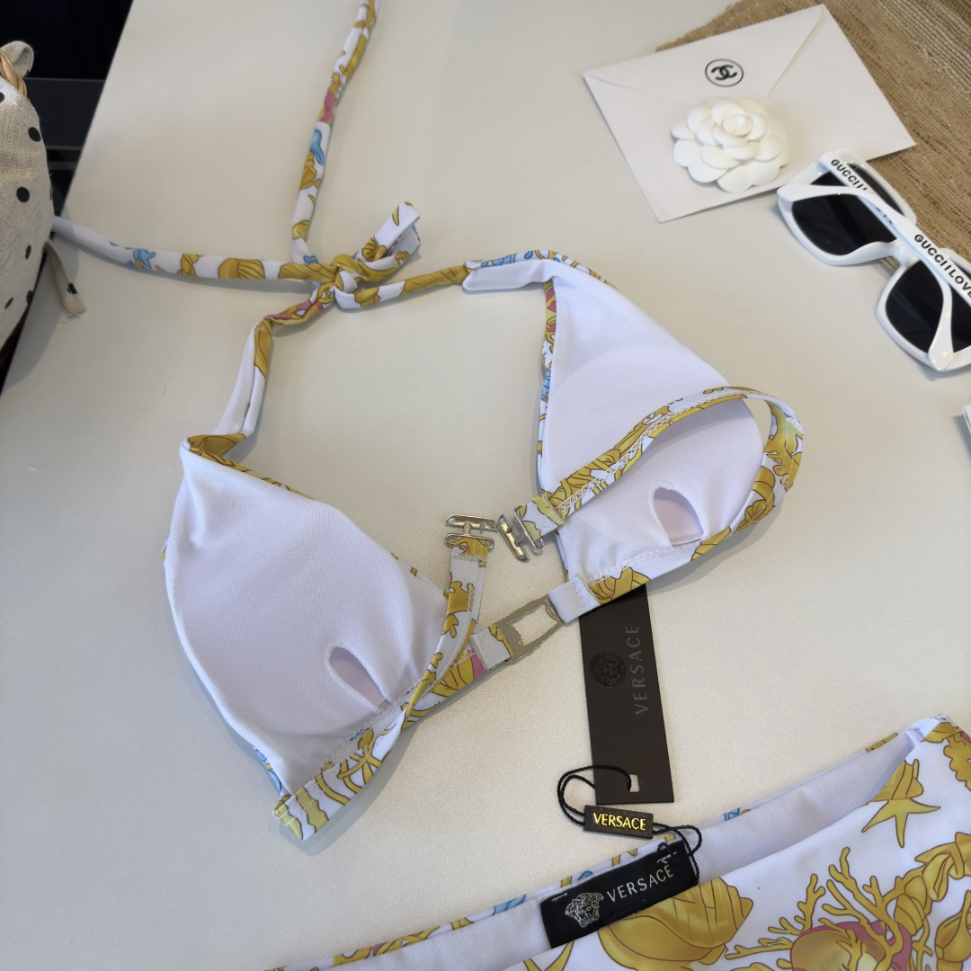 。范思哲比基尼👙❤️😍🥰适合多种场景的游泳衣🏊‍♀️海边 游泳池 温泉 水上乐园 漂流都可以😌内搭外穿也