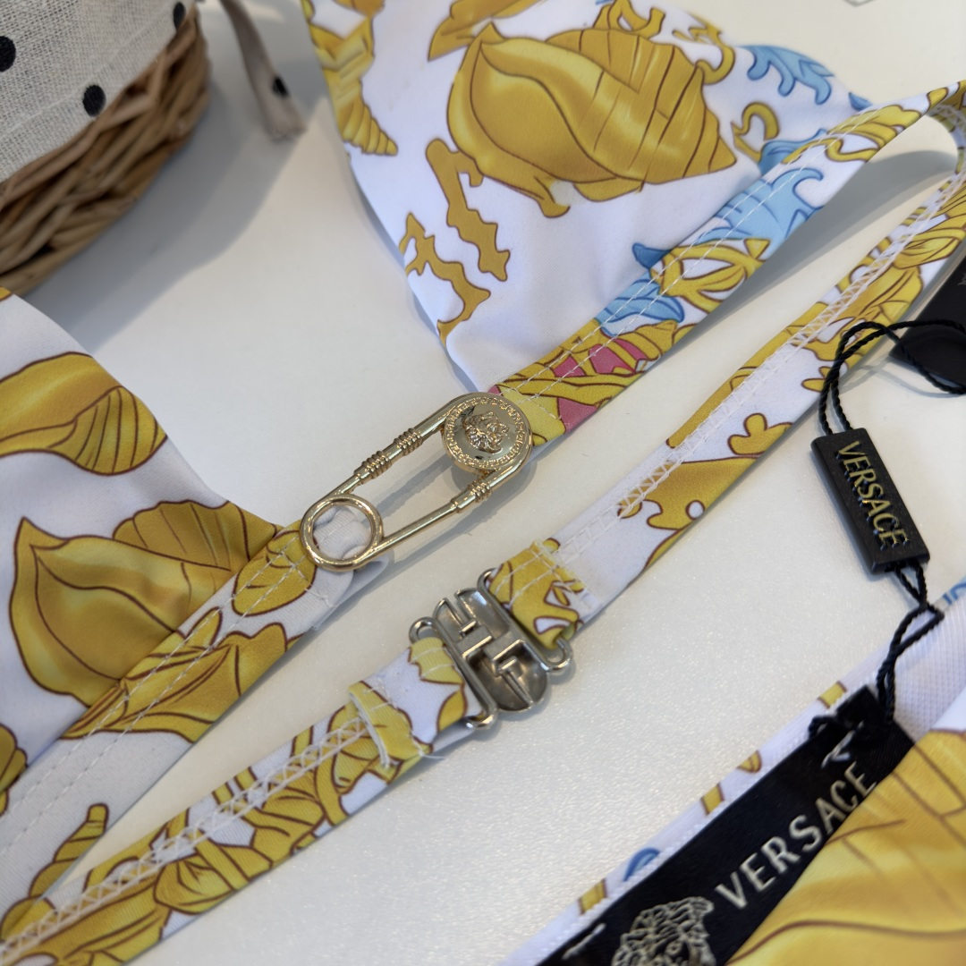 。范思哲比基尼👙❤️😍🥰适合多种场景的游泳衣🏊‍♀️海边 游泳池 温泉 水上乐园 漂流都可以😌内搭外穿也