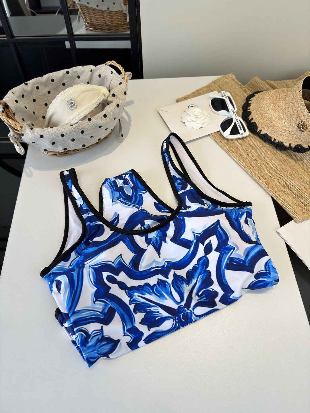 。D&G新款高弹力连体泳衣比基尼，青花瓷面料，S M L XL