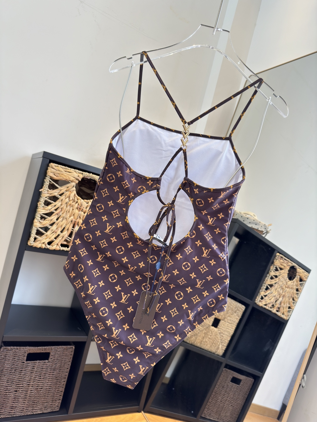 。Lv专柜最新款沙滩系列连体式泳衣 可以说是游泳衣的天花板了👙强烈推荐！实物非常高级，泳衣外穿太🉑️了，