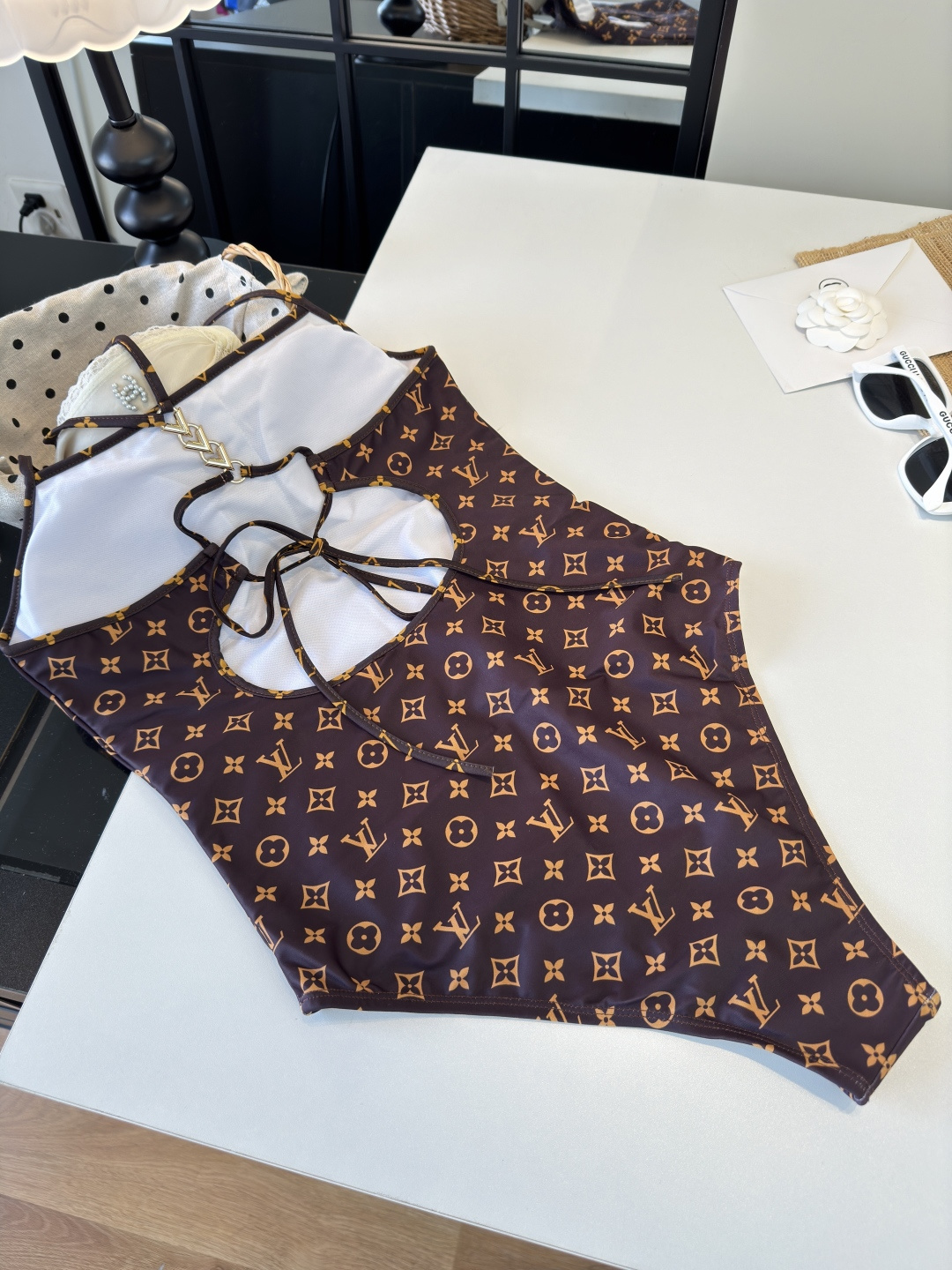 。Lv专柜最新款沙滩系列连体式泳衣 可以说是游泳衣的天花板了👙强烈推荐！实物非常高级，泳衣外穿太🉑️了，