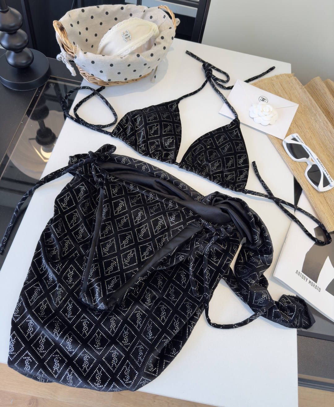 。ysl神罗兰26年新款比基尼泳衣，灯芯绒面料，两件套。比基尼+臀裙 S M L XL 女神必备神器