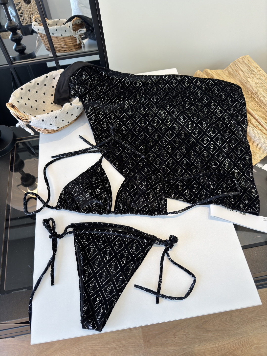 。ysl神罗兰26年新款比基尼泳衣，灯芯绒面料，两件套。比基尼+臀裙 S M L XL 女神必备神器