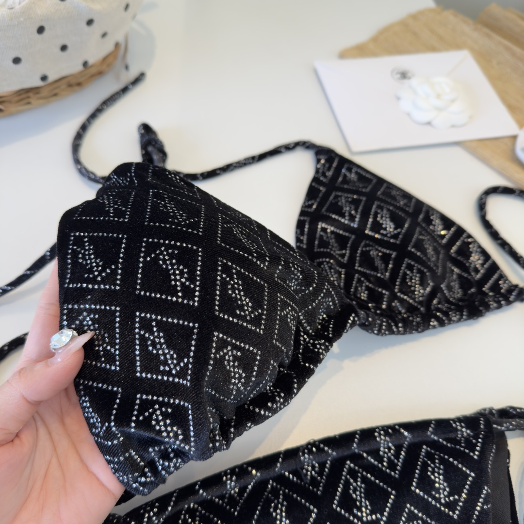 。ysl神罗兰26年新款比基尼泳衣，灯芯绒面料，两件套。比基尼+臀裙 S M L XL 女神必备神器