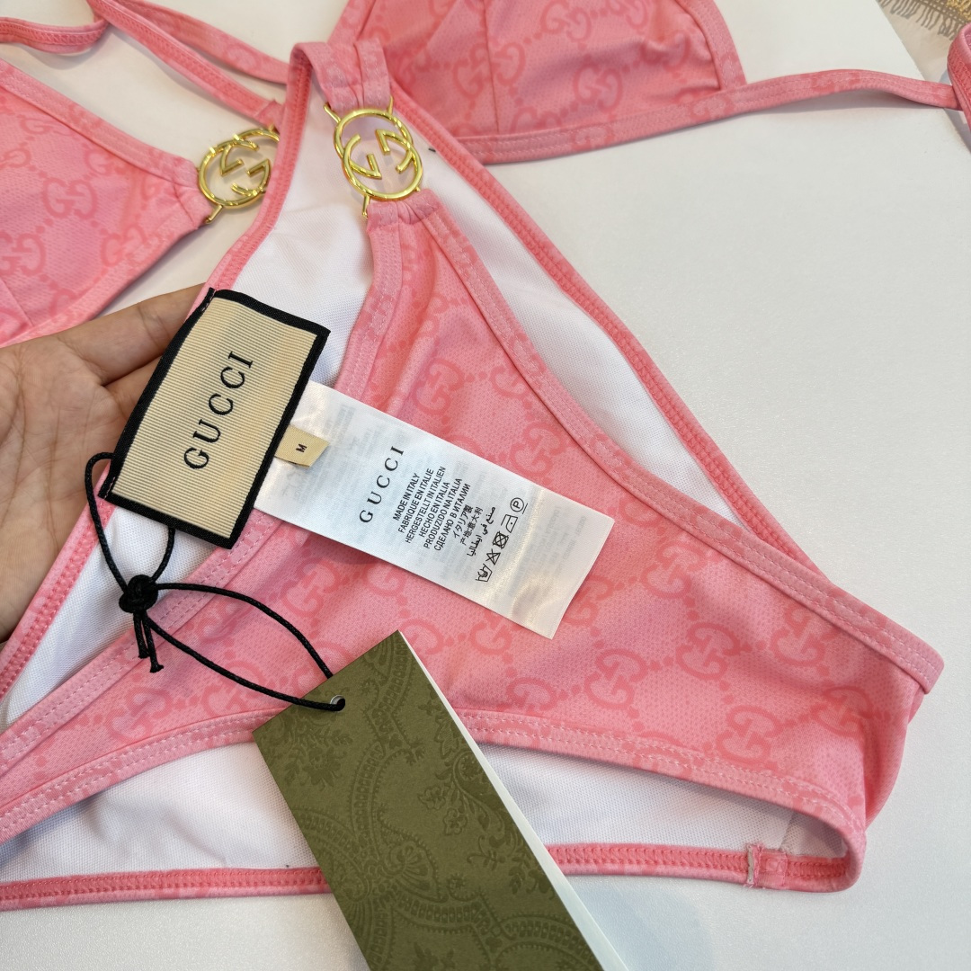 。Gucci古奇比基尼👙 上身超级棒！同步各大专柜发售，自然而然呈现时尚感！十分减龄，具有年轻活力。 码