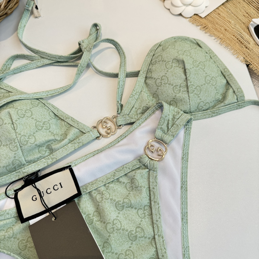 。Gucci古奇比基尼👙 上身超级棒！同步各大专柜发售，自然而然呈现时尚感！十分减龄，具有年轻活力。 码