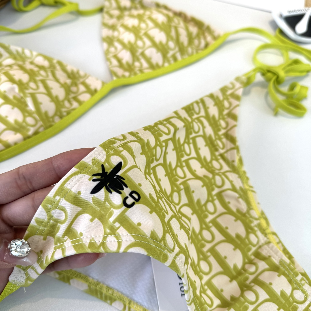 。Dior迪奥 新款比基尼泳衣👙❤️😍🥰适合多种场景的游泳衣🏊‍♀️海边 游泳池 温泉 水上乐园 漂流都