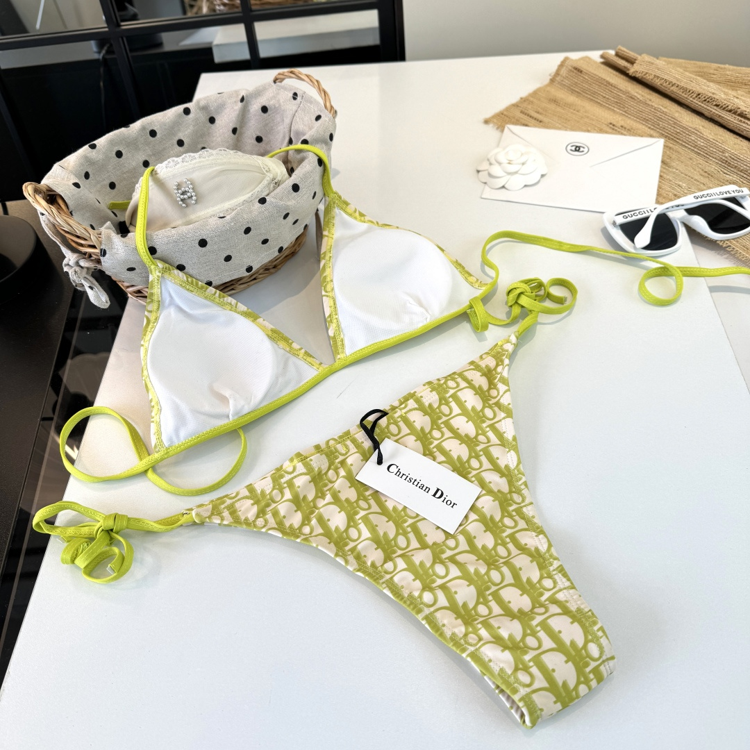 。Dior迪奥 新款比基尼泳衣👙❤️😍🥰适合多种场景的游泳衣🏊‍♀️海边 游泳池 温泉 水上乐园 漂流都