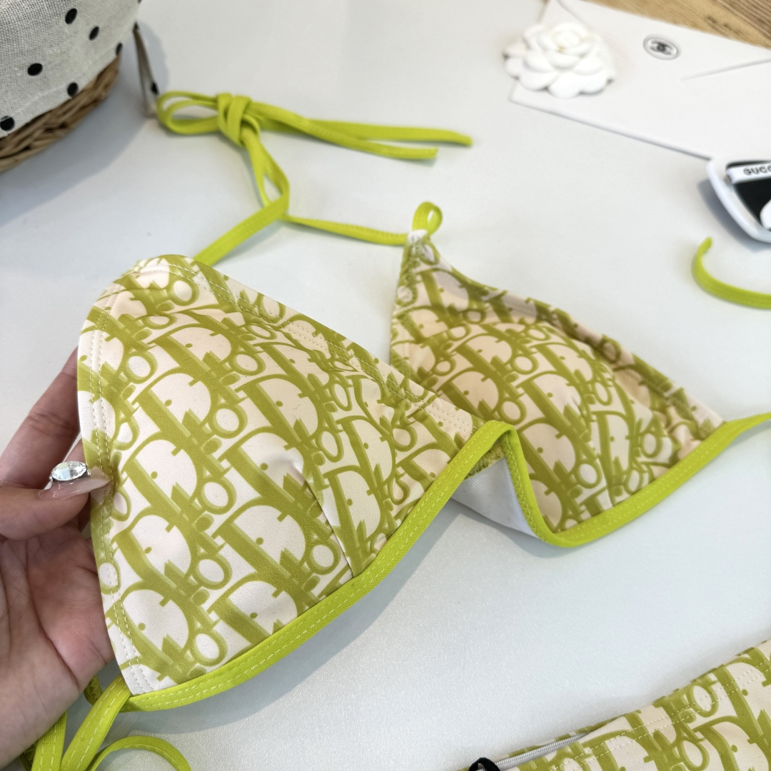 。Dior迪奥 新款比基尼泳衣👙❤️😍🥰适合多种场景的游泳衣🏊‍♀️海边 游泳池 温泉 水上乐园 漂流都