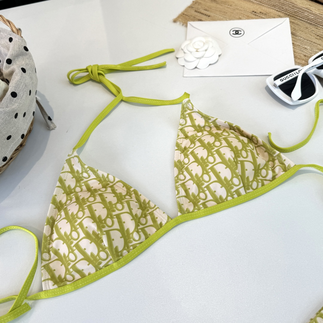 。Dior迪奥 新款比基尼泳衣👙❤️😍🥰适合多种场景的游泳衣🏊‍♀️海边 游泳池 温泉 水上乐园 漂流都