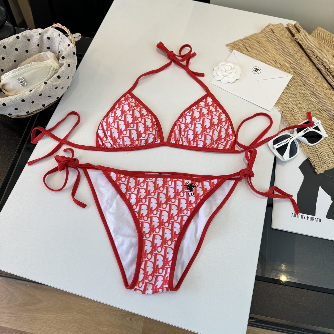 。Dior迪奥 新款比基尼泳衣👙❤️😍🥰适合多种场景的游泳衣🏊‍♀️海边 游泳池 温泉 水上乐园 漂流都