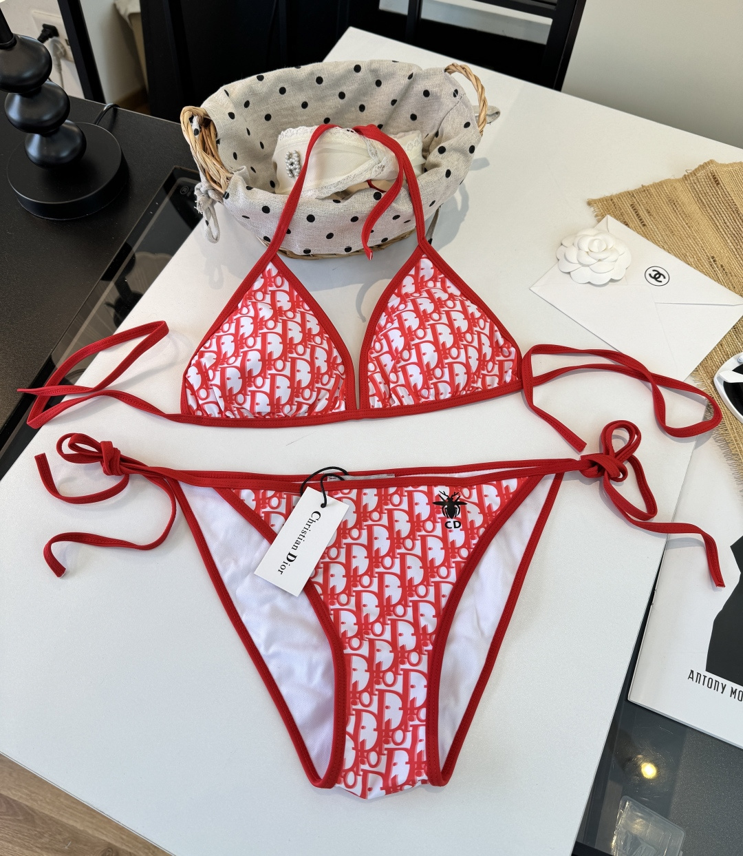 。Dior迪奥 新款比基尼泳衣👙❤️😍🥰适合多种场景的游泳衣🏊‍♀️海边 游泳池 温泉 水上乐园 漂流都