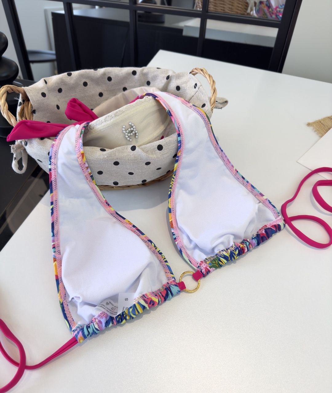 。范思哲比基尼👙❤️😍🥰适合多种场景的游泳衣🏊‍♀️海边 游泳池 温泉 水上乐园 漂流都可以😌内搭外穿也