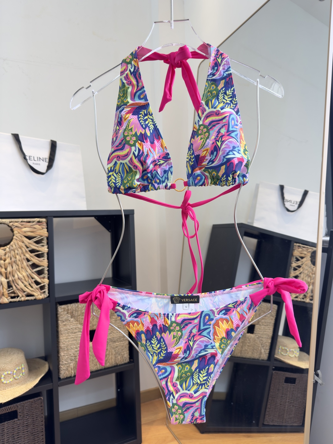 。范思哲比基尼👙❤️😍🥰适合多种场景的游泳衣🏊‍♀️海边 游泳池 温泉 水上乐园 漂流都可以😌内搭外穿也