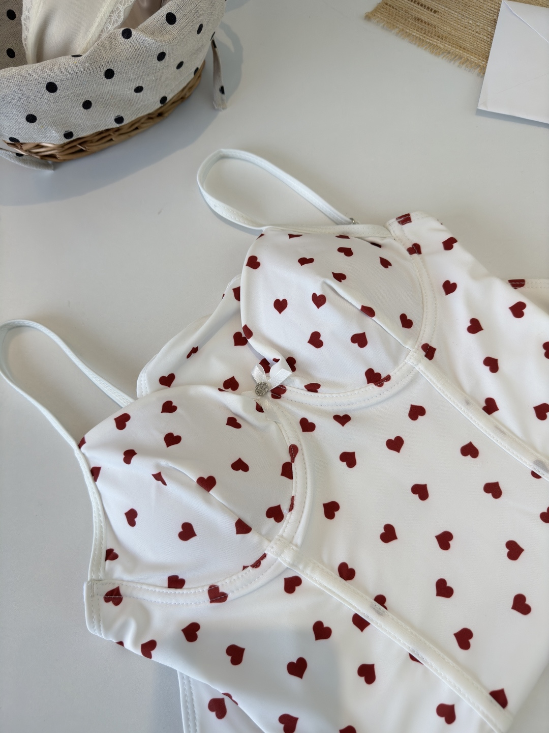 。miumiu缪缪连体泳衣，小心机设计👙❤️😍🥰适合多种场景的游泳衣🏊‍♀️海边 游泳池 温泉 水上乐园