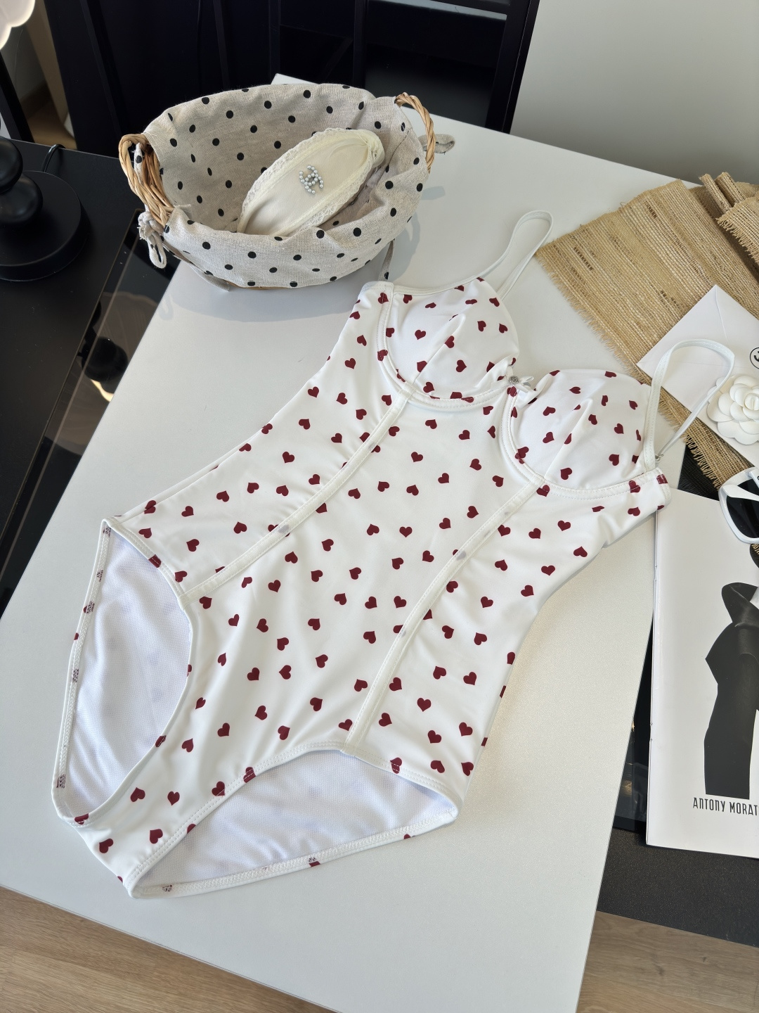 。miumiu缪缪连体泳衣，小心机设计👙❤️😍🥰适合多种场景的游泳衣🏊‍♀️海边 游泳池 温泉 水上乐园