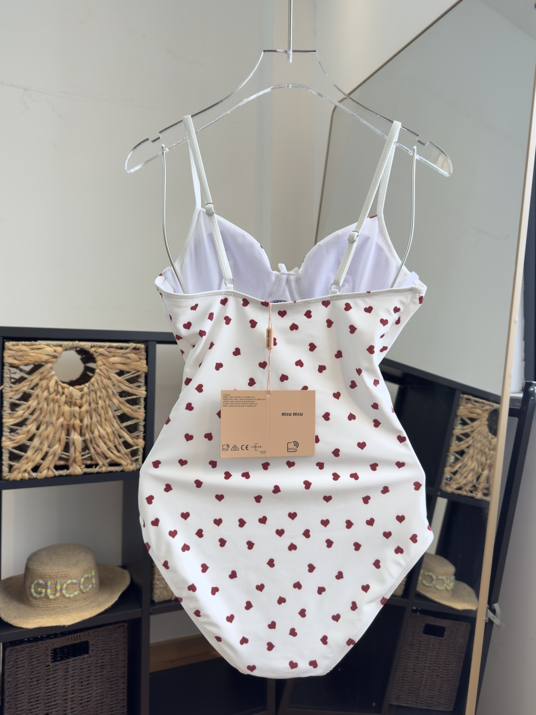 。miumiu缪缪连体泳衣，小心机设计👙❤️😍🥰适合多种场景的游泳衣🏊‍♀️海边 游泳池 温泉 水上乐园