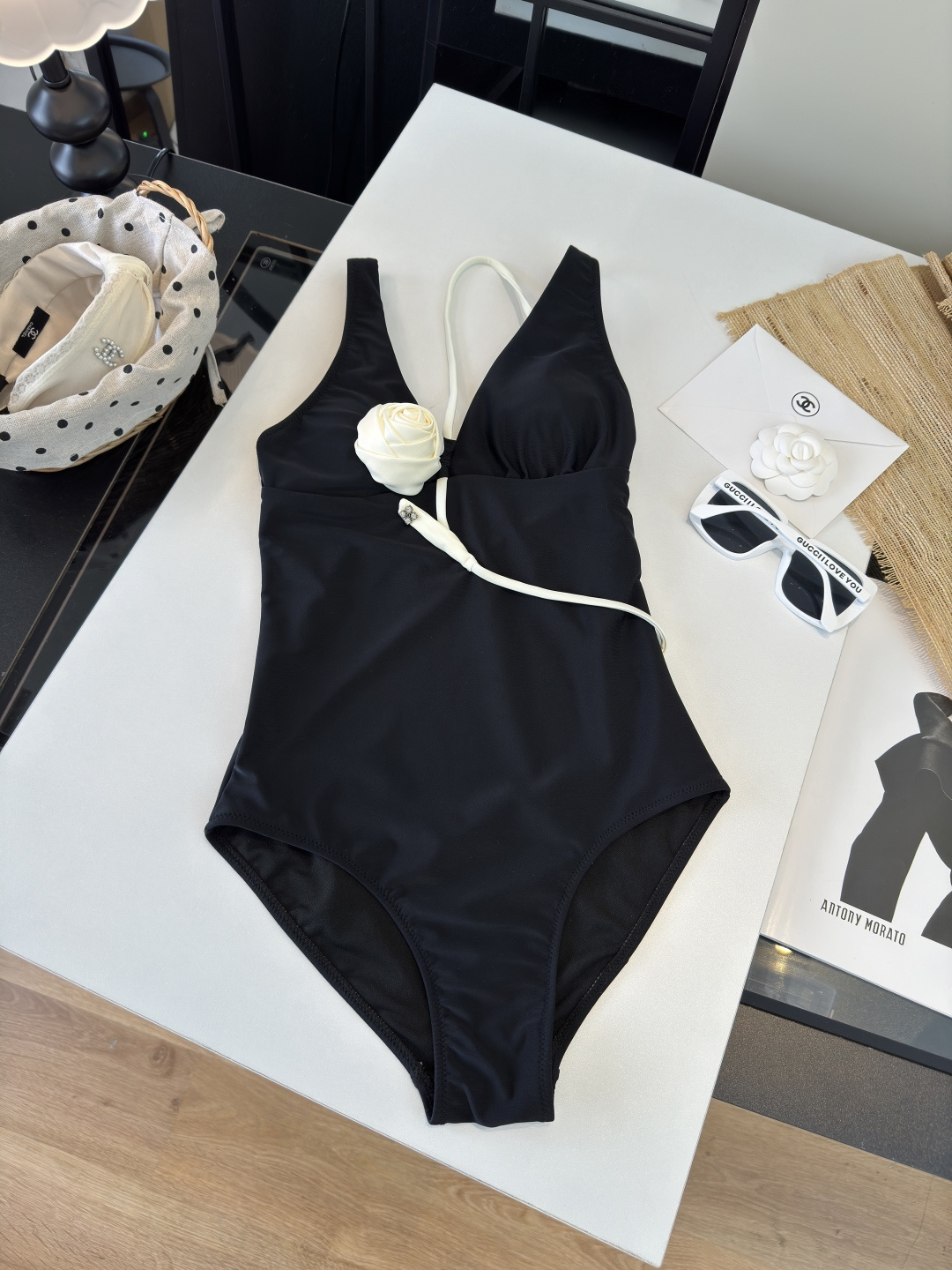 。Chanel香奈儿连体泳衣，小心机设计👙❤️😍🥰适合多种场景的游泳衣🏊‍♀️海边 游泳池 温泉 水上乐