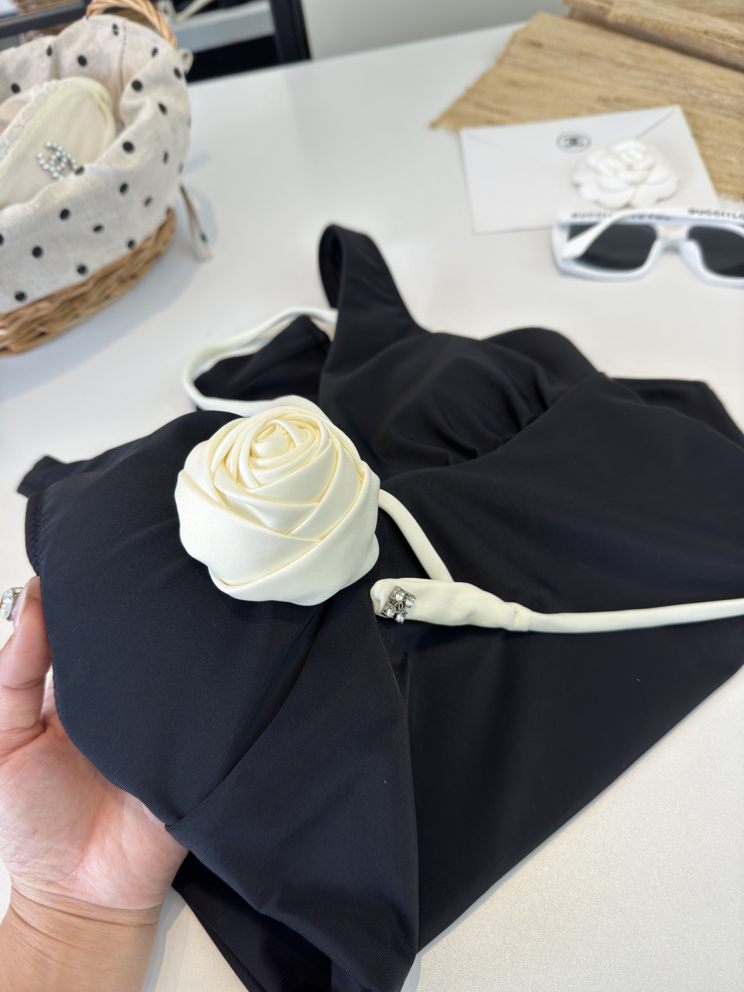 。Chanel香奈儿连体泳衣，小心机设计👙❤️😍🥰适合多种场景的游泳衣🏊‍♀️海边 游泳池 温泉 水上乐