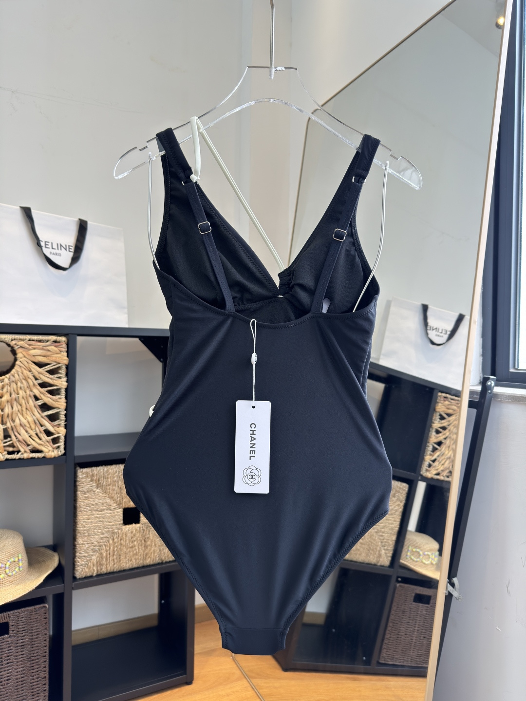 。Chanel香奈儿连体泳衣，小心机设计👙❤️😍🥰适合多种场景的游泳衣🏊‍♀️海边 游泳池 温泉 水上乐