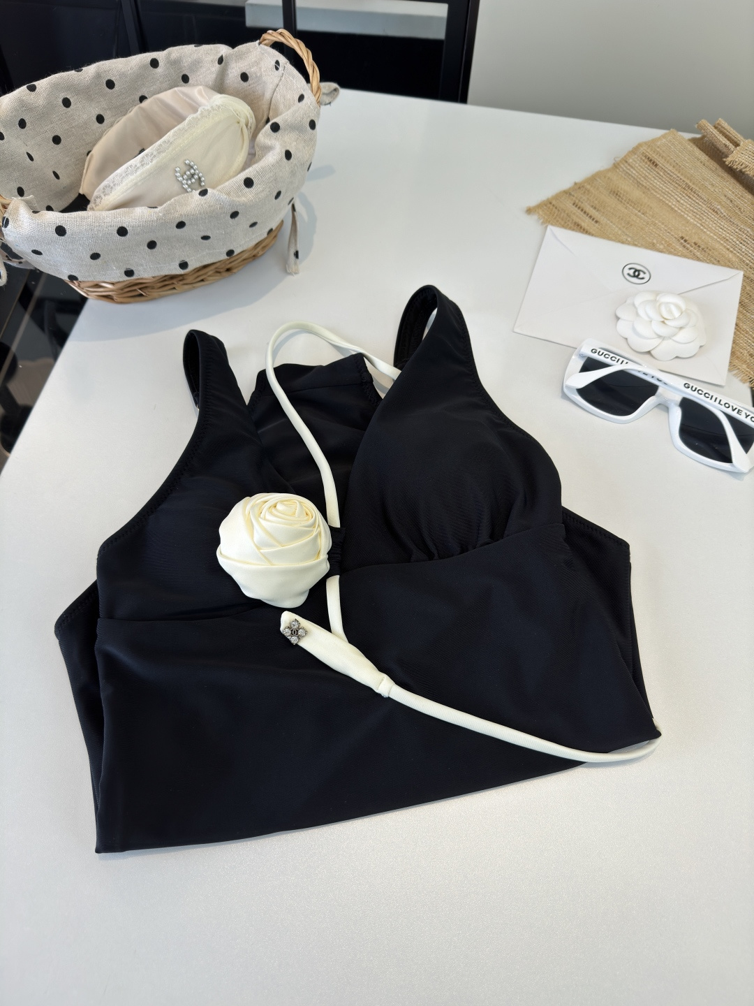 。Chanel香奈儿连体泳衣，小心机设计👙❤️😍🥰适合多种场景的游泳衣🏊‍♀️海边 游泳池 温泉 水上乐