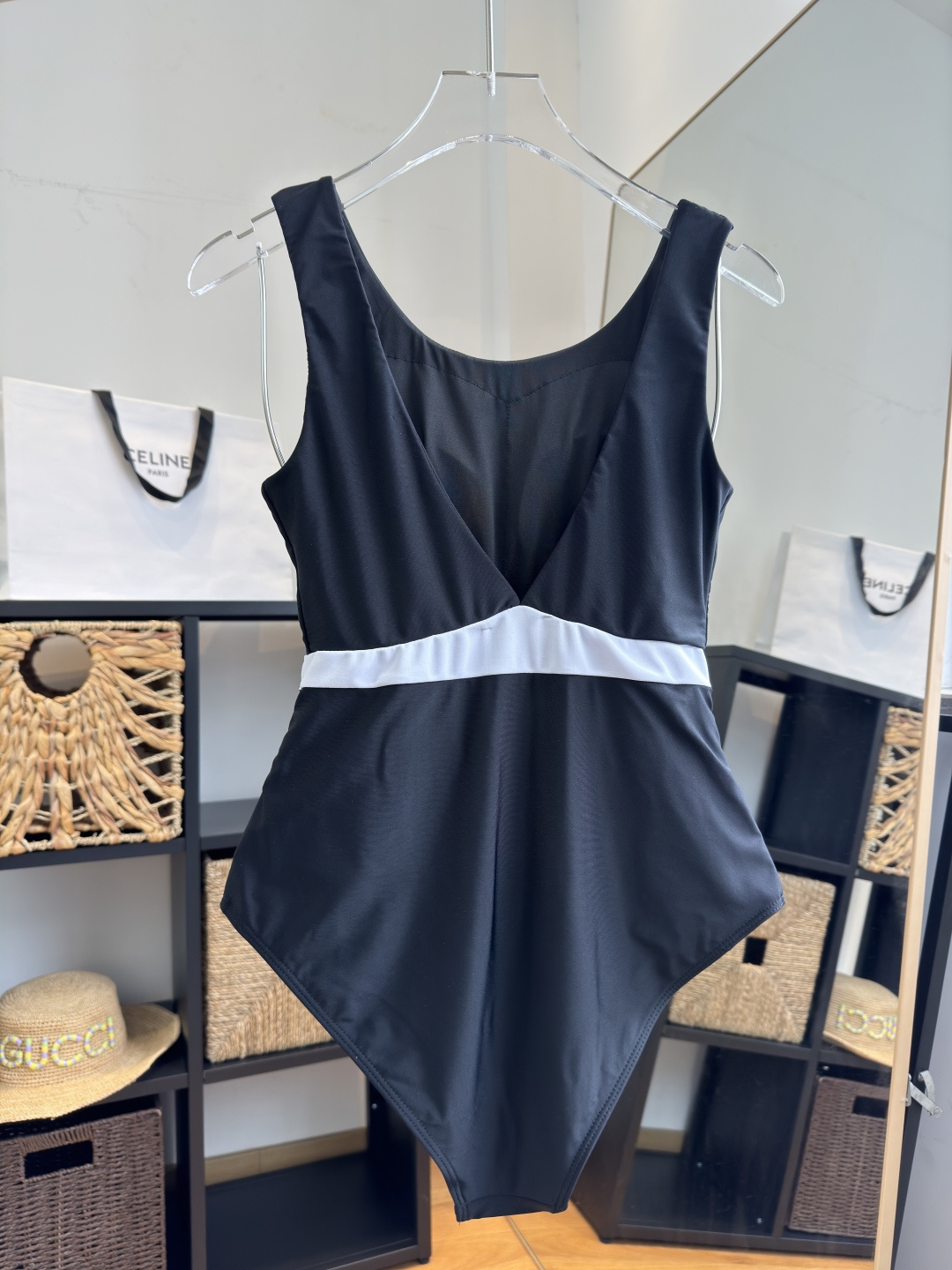 。Chanel 香奈儿连体泳衣 😍🥰适合多种场景的游泳衣🏊‍♀️海边 游泳池 温泉 水上乐园 漂流都可以