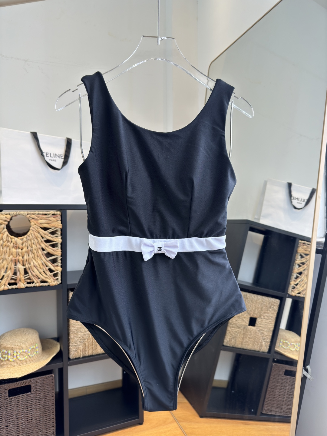 。Chanel 香奈儿连体泳衣 😍🥰适合多种场景的游泳衣🏊‍♀️海边 游泳池 温泉 水上乐园 漂流都可以