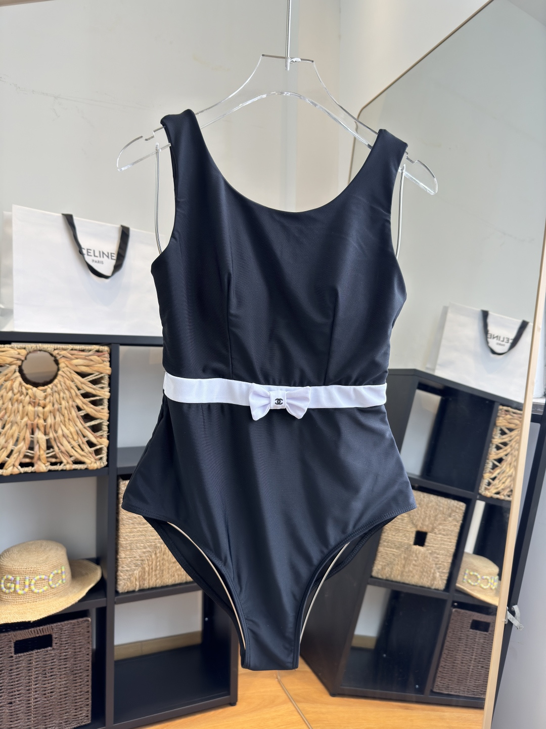 。Chanel 香奈儿连体泳衣 😍🥰适合多种场景的游泳衣🏊‍♀️海边 游泳池 温泉 水上乐园 漂流都可以