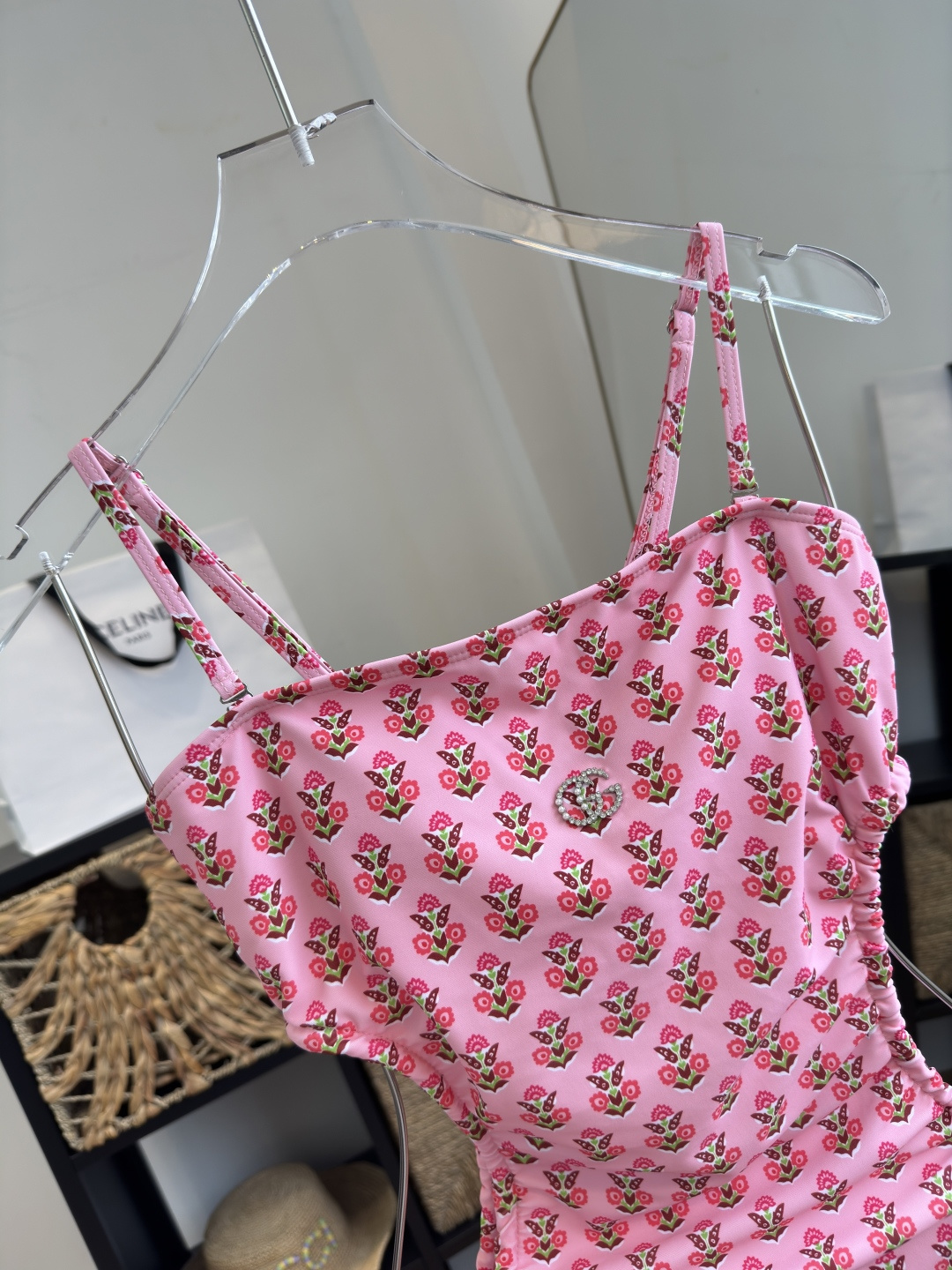 。Gucci古奇连体泳衣 😍🥰适合多种场景的游泳衣🏊‍♀️海边 游泳池 温泉 水上乐园 漂流都可以😌内搭