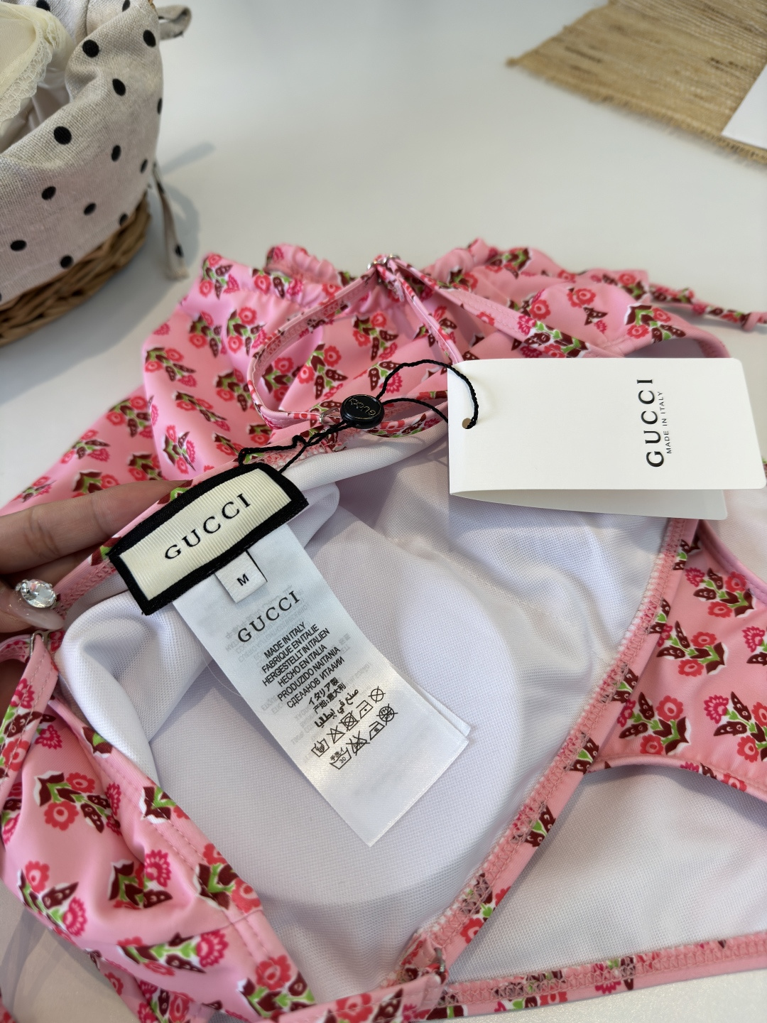 。Gucci古奇连体泳衣 😍🥰适合多种场景的游泳衣🏊‍♀️海边 游泳池 温泉 水上乐园 漂流都可以😌内搭