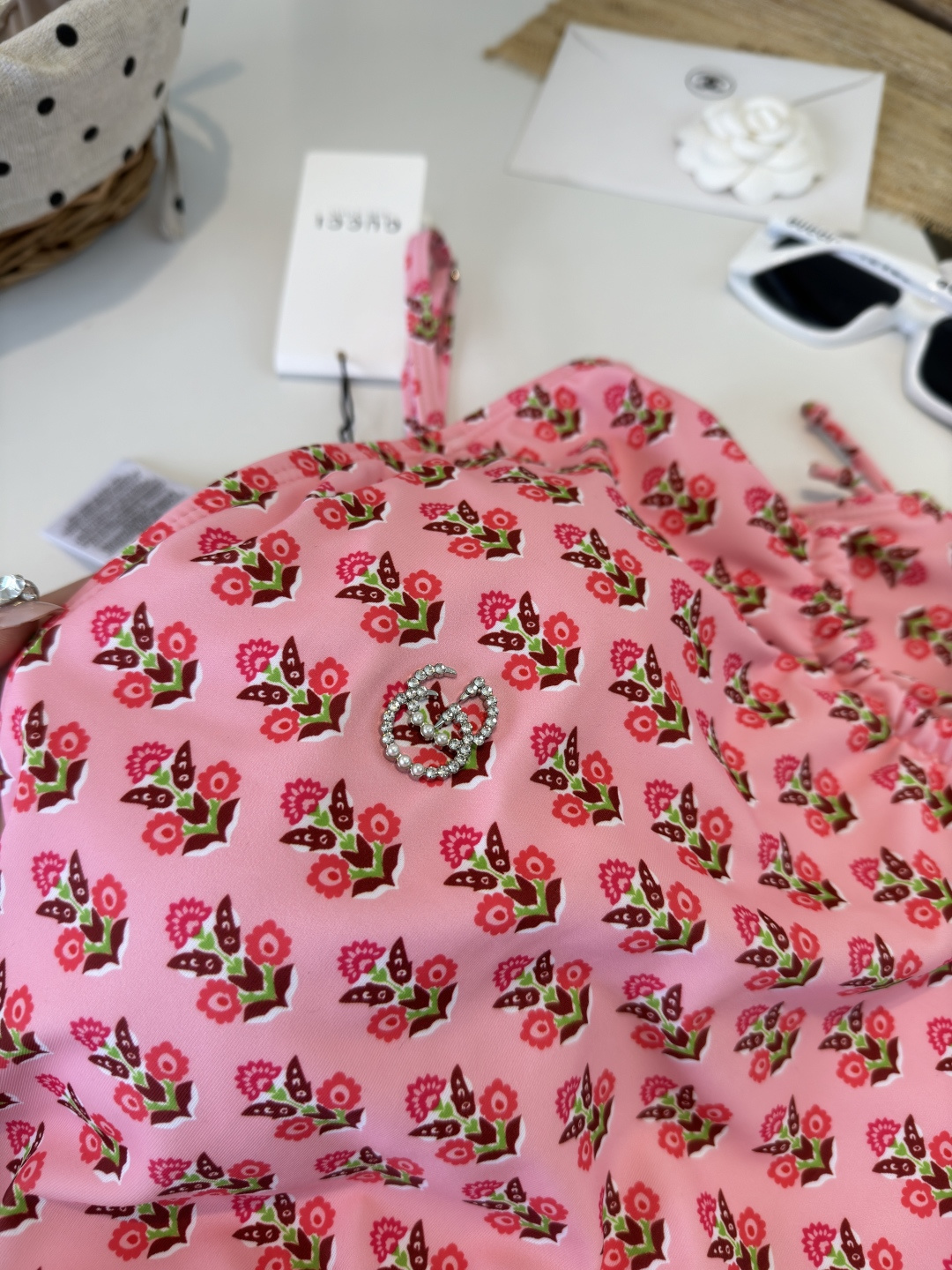 。Gucci古奇连体泳衣 😍🥰适合多种场景的游泳衣🏊‍♀️海边 游泳池 温泉 水上乐园 漂流都可以😌内搭