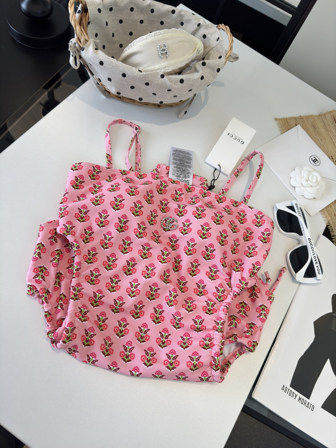 。Gucci古奇连体泳衣 😍🥰适合多种场景的游泳衣🏊‍♀️海边 游泳池 温泉 水上乐园 漂流都可以😌内搭