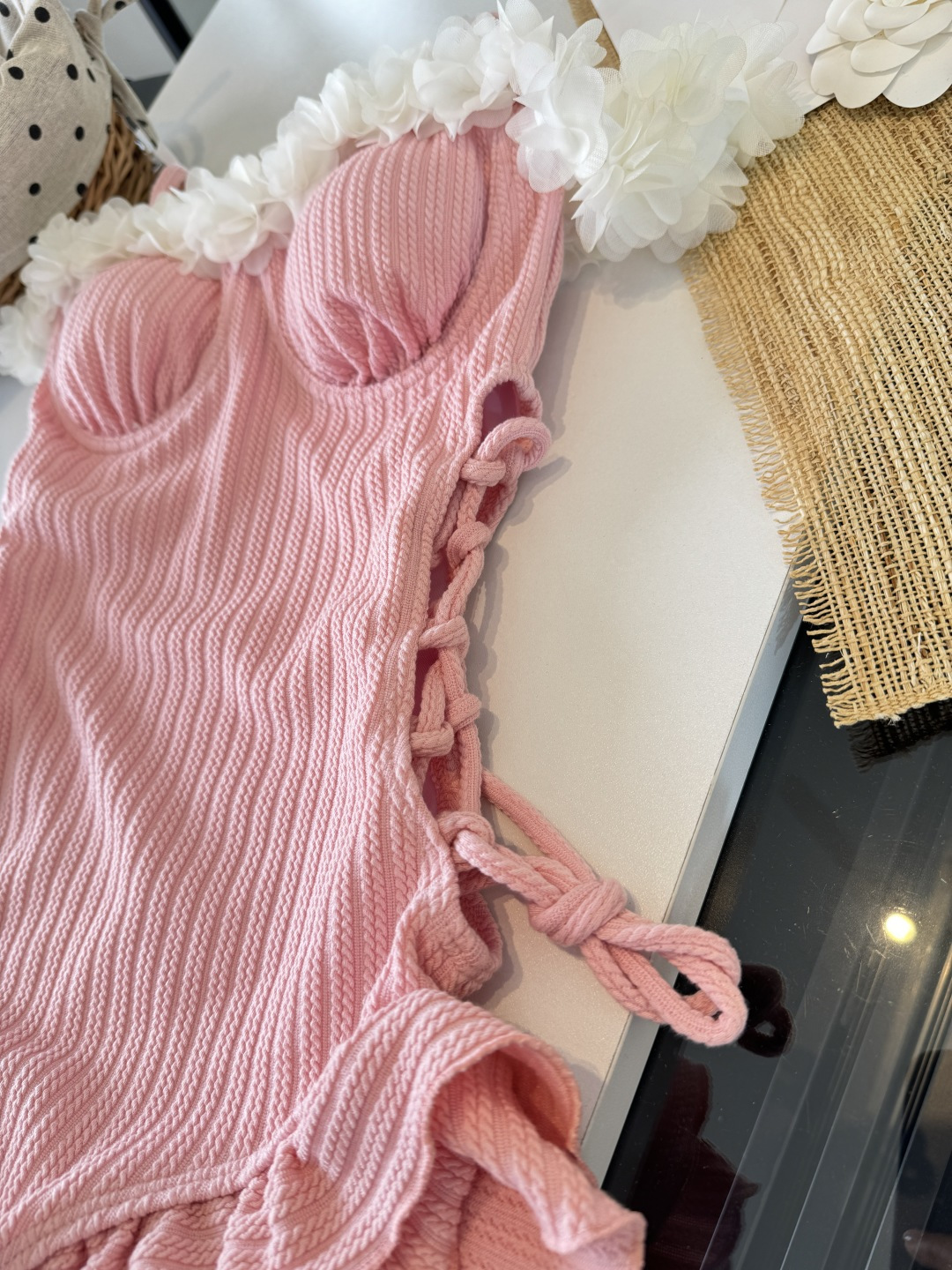 批220。miumiu缪缪连体泳衣，小心机设计👙❤️😍🥰适合多种场景的游泳衣🏊‍♀️海边 游泳池 温泉 