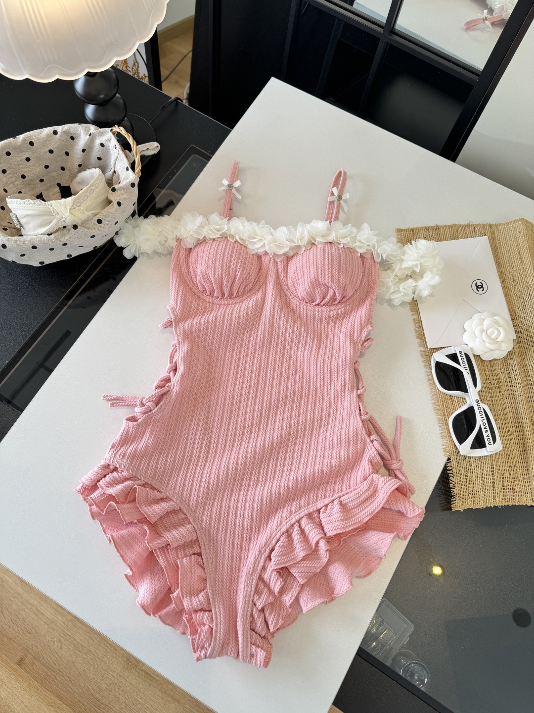 批220。miumiu缪缪连体泳衣，小心机设计👙❤️😍🥰适合多种场景的游泳衣🏊‍♀️海边 游泳池 温泉 