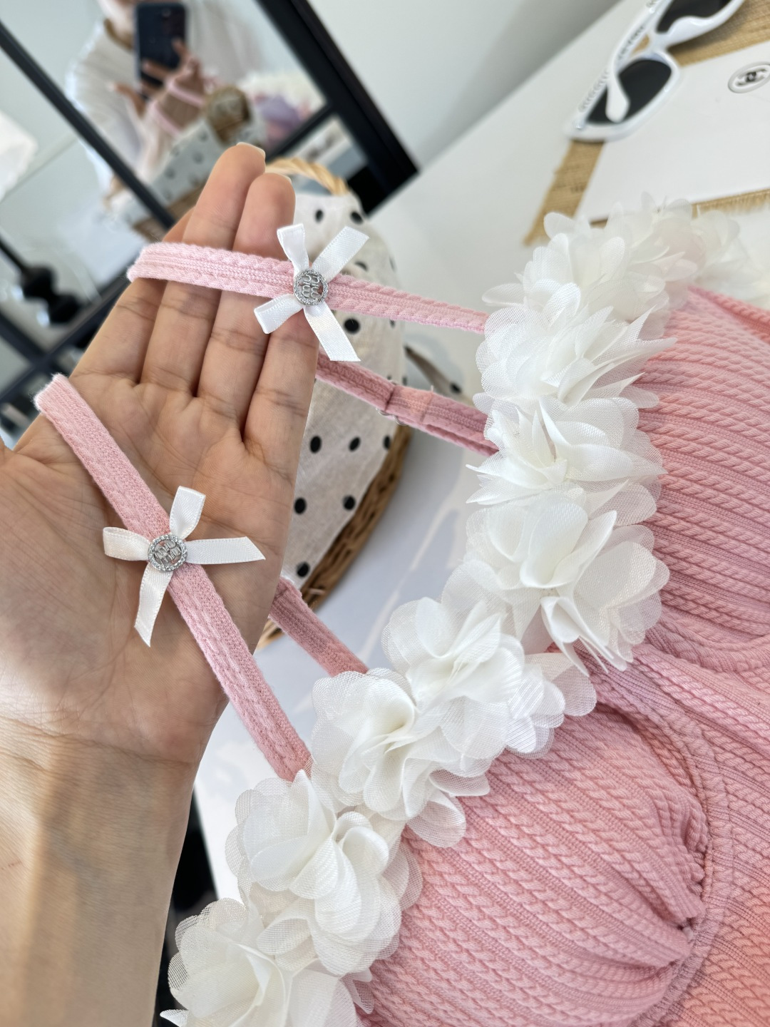 批220。miumiu缪缪连体泳衣，小心机设计👙❤️😍🥰适合多种场景的游泳衣🏊‍♀️海边 游泳池 温泉 