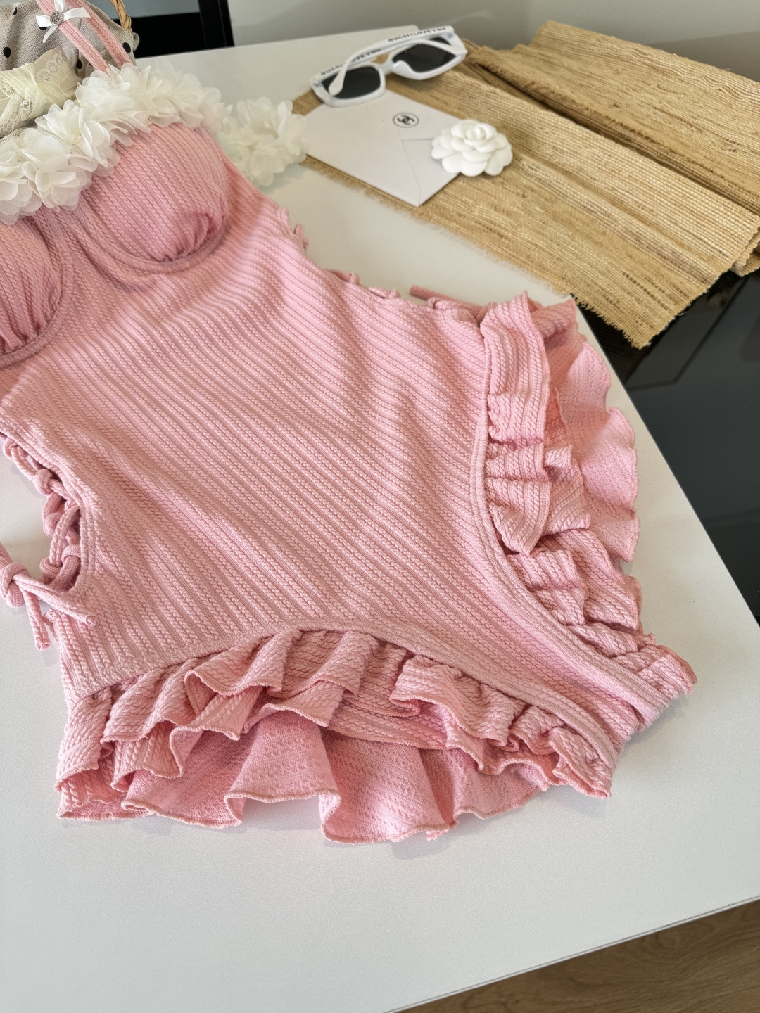 批220。miumiu缪缪连体泳衣，小心机设计👙❤️😍🥰适合多种场景的游泳衣🏊‍♀️海边 游泳池 温泉 