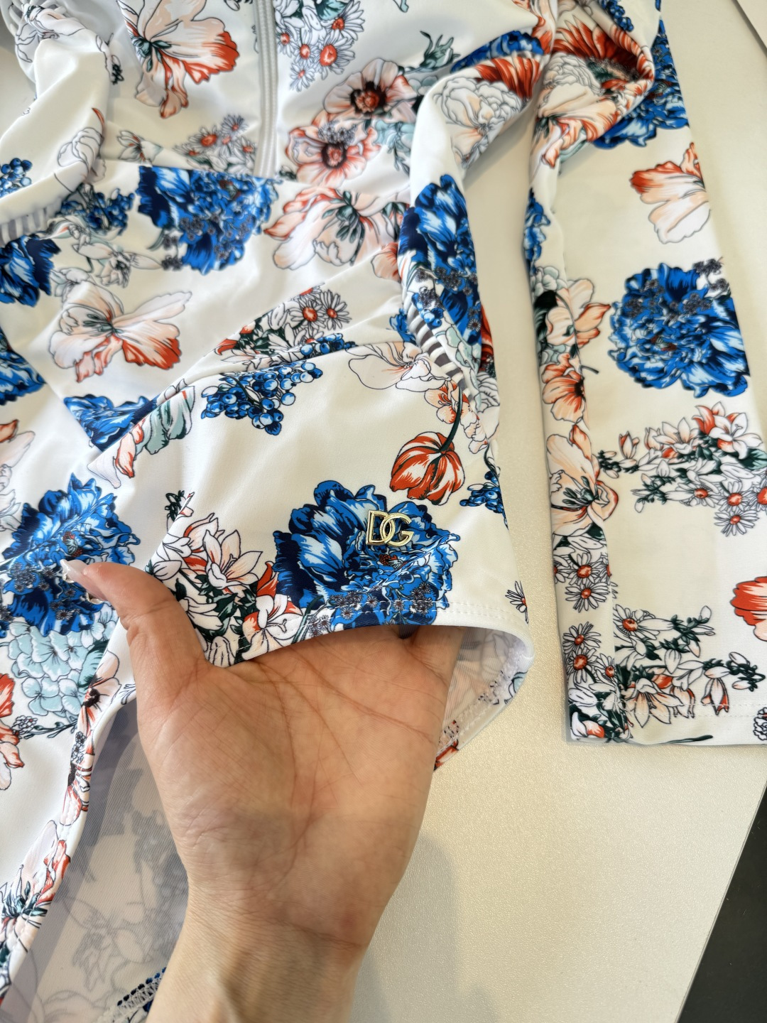 。D&G杜嘉班纳2026年新款潜水服，小心机泳衣，个性十足，超显水蛇腰，出游必备SM L XL