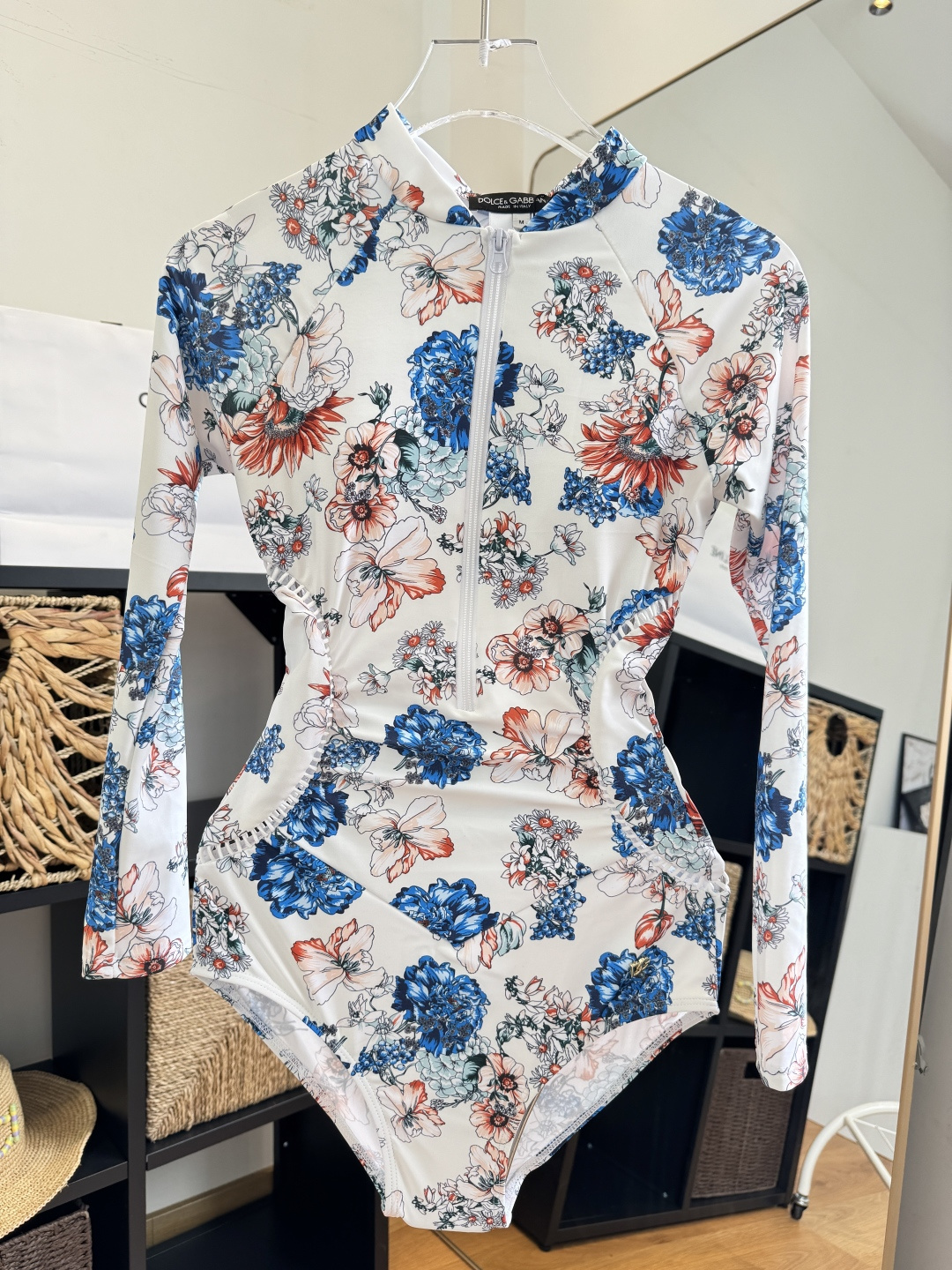 。D&G杜嘉班纳2026年新款潜水服，小心机泳衣，个性十足，超显水蛇腰，出游必备SM L XL