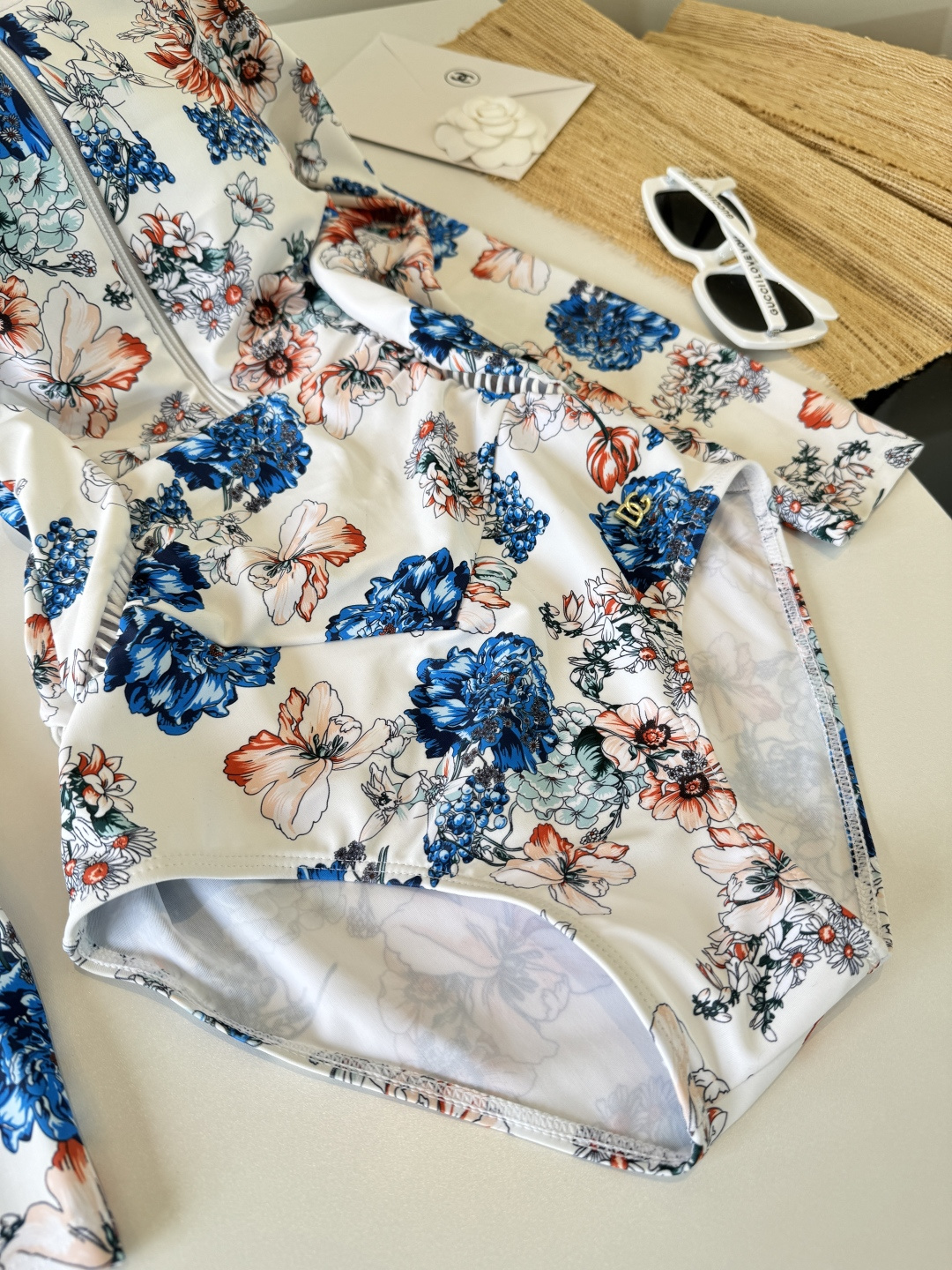 。D&G杜嘉班纳2026年新款潜水服，小心机泳衣，个性十足，超显水蛇腰，出游必备SM L XL