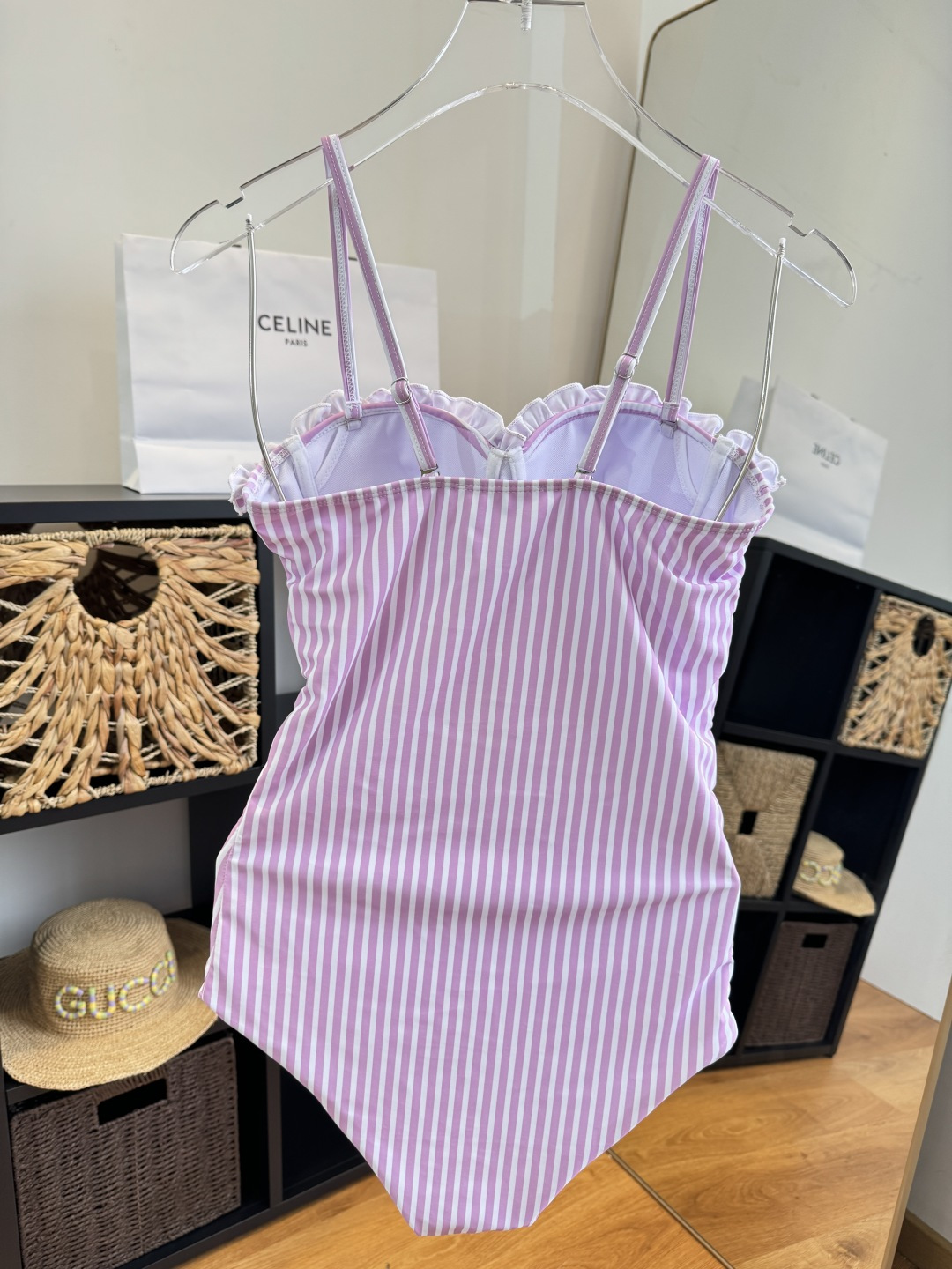 。Celine赛琳新款连体泳衣😍🥰适合多种场景的游泳衣🏊‍♀️海边 游泳池 温泉 水上乐园 漂流都可以😌
