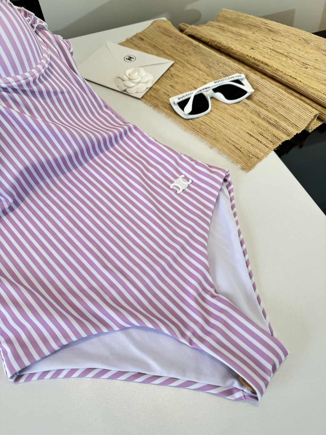 。Celine赛琳新款连体泳衣😍🥰适合多种场景的游泳衣🏊‍♀️海边 游泳池 温泉 水上乐园 漂流都可以😌